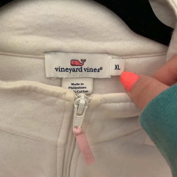 VINEYARD VINES SWEATER! 🌸 - Picture 3 of 3